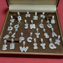 1 pieza Colgante de lujo de circonita cúbica plateada con collar de acero inoxidable, adecuado para uso diario de hombres y mujeres, collar con diseño de letra para parejas, regalo del Día de San Valentín