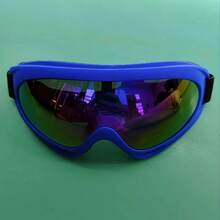 1pc This Goggle Isn't Just For Skiing – It's Your All - Weather, All - Activity Shield. Block Wind, Dust, And Debris While Skiing, Biking, Climbing, Or Working. The Tough Frame And Sealed Design Keep Your Eyes , No Matter The Sport. One Goggle, Endless Adventures.The Rainbow - Tinted Lens Looks Awesome And Blocks Harsh UV Rays. On Bright Ski Slopes Or Sunny Climbs