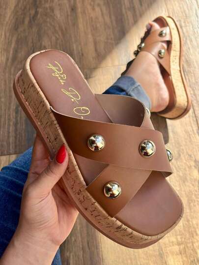 Sandália Feminina Flatform Caramelo Confortável Calce Fácil Moda Verão Lançamento Detalhe Esfera Metalizado