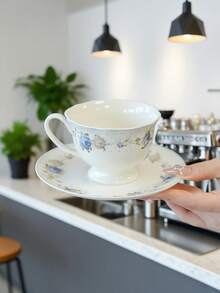 1 set Tasse et soucoupe en céramique à fleurs françaises, assiette à biscuits à bordure dorée avec motif floral bleu, assiette à dessert de style campagne romantique, tasse à petit-déjeuner à roses bleues. Convient pour les discussions de jardin, l'accueil à la maison et les opportunités photo de restaurant.