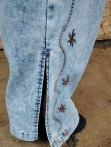 Jeans straigth tiro medio deslvado muslos diversos acabados cómodos estiran modernos cómodos femeninos dama bordados - Azul - Ver 4
