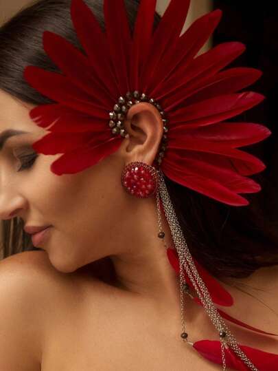 قرط أنيق من الريش الأحمر مع شراشيب من البلورات للنساء، إكسسوار للمكياج والحفلات