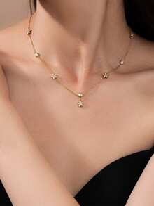 1 chiếc dây chuyền xương đòn bằng thép không gỉ sang trọng thanh lịch bằng vàng 14k dành cho nữ, vòng cổ kim cương zirconia hình hoa bốn lá, chống thấm nước và chống phai màu, thích hợp để đeo hàng ngày, dự tiệc, ngày lễ, làm quà tặng cho bạn bè, gia đình - Vòng cổ mới 3 - Xem 16