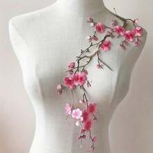 鲜艳的粉色樱花树枝刺绣补丁 - 优雅的 DIY 装饰，用于个性化牛仔布、服装和配饰 - 易于熨烫、耐用且持久 - 彩色 - 查看 1