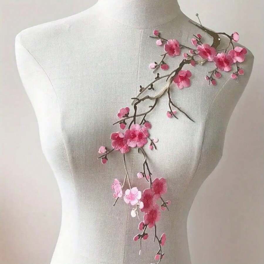 鲜艳的粉色樱花树枝刺绣补丁 - 优雅的 DIY 装饰,用于个性化牛仔布、服装和配饰 - 易于熨烫、耐用且持久 - 彩色 - 查看 1