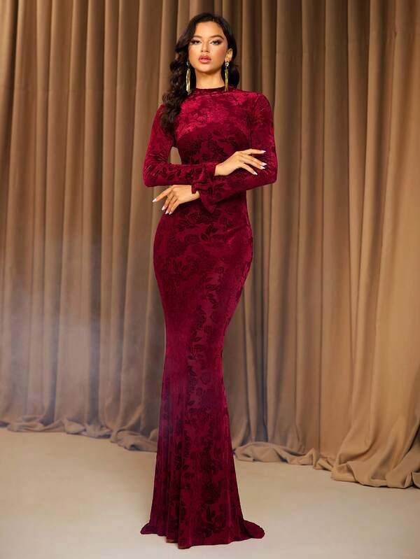 Abito da sera elegante lungo in velluto jacquard rosso vino con maniche lunghe