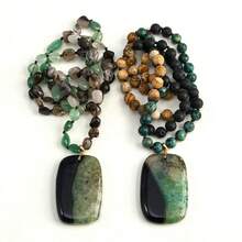 1pc 2025 New Bohemian Style Jewelry, Green & Black Natural Stone Beaded Handmade Knotted Long Necklace/Sweater Chain, Square Black & Green Agate Pendant, Women's Holiday Gift. Natural Stone Handmade, Shape & Color May Vary, Pattern & Color Placement Random