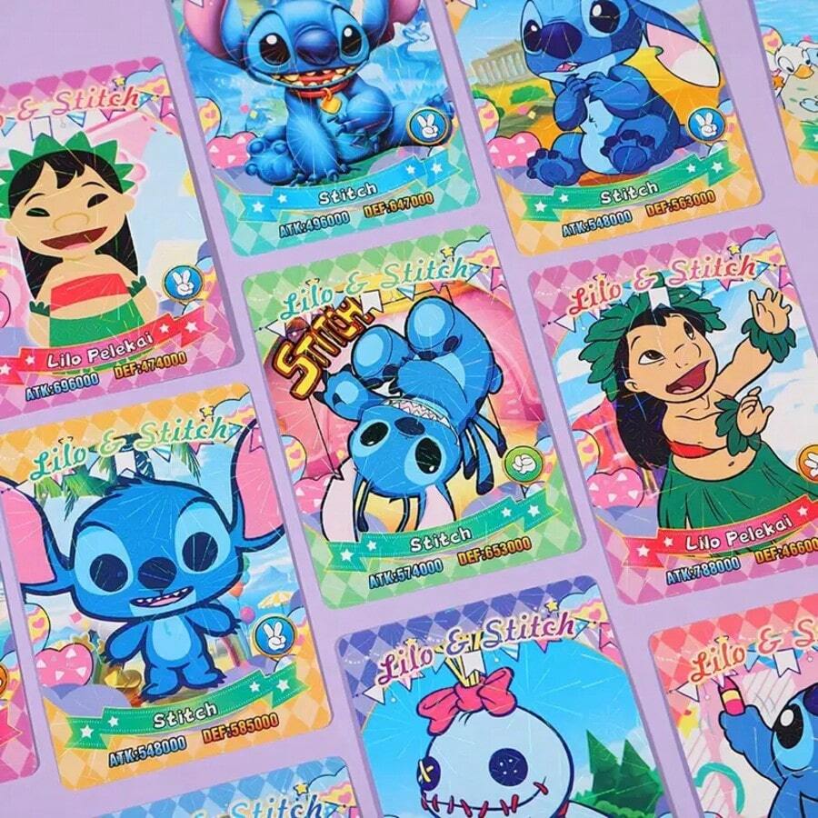 Panini Stitch Tarjetas Coleccionables 2025 – Pack De 10 Sobres + Tarjeta De Cumpleaños Exclusiva, 60 Cartas Total, Ideal Para Fans