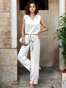 Jumpsuit Sin Mangas Escote En V Cintura Ajustable Con Cinturón Corte Recto Silueta Estilizada Diseño Minimalista Toque Sofisticado Ideal Para Mujer Moderna Casual Y Elegante - Blanco - Ver 1