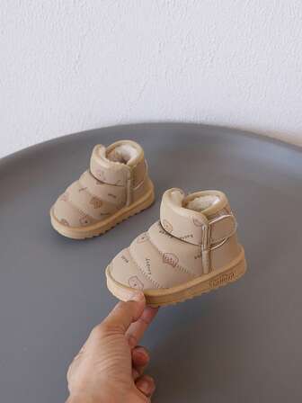 1 双儿童低帮熊纹鞋，皮革和羊毛材质保暖，钩环扣，平底款式，可爱设计，适合秋冬季日常穿着，室内外均可