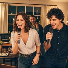 可充电无线手持麦克风，电池续航时间长达8小时，适用于直播/卡拉OK/会议等场合，即插即用