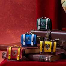 Miniso حقيبة تخزين سماعات أذن جلدية من طراز سليذرين في هاري بوتر، بتصميم كلاسيكي للكلية، محمولة وعملية، لتخزين السماعات (1 قطعة)