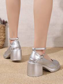 优雅玛丽珍银色高跟扣带时尚平底鞋，柔软鞋底舒适，久穿不累，新款校园风格乐福平底鞋