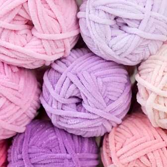 1 团 50 克，柔软舒适的卢勒克斯雪尼尔纱，粗雪尼尔纱，毛绒纱，纱长约。 59 米，直径约。 4.5 毫米，适用于编织娃娃、包、围巾、帽子、毛毯（腰带随机）