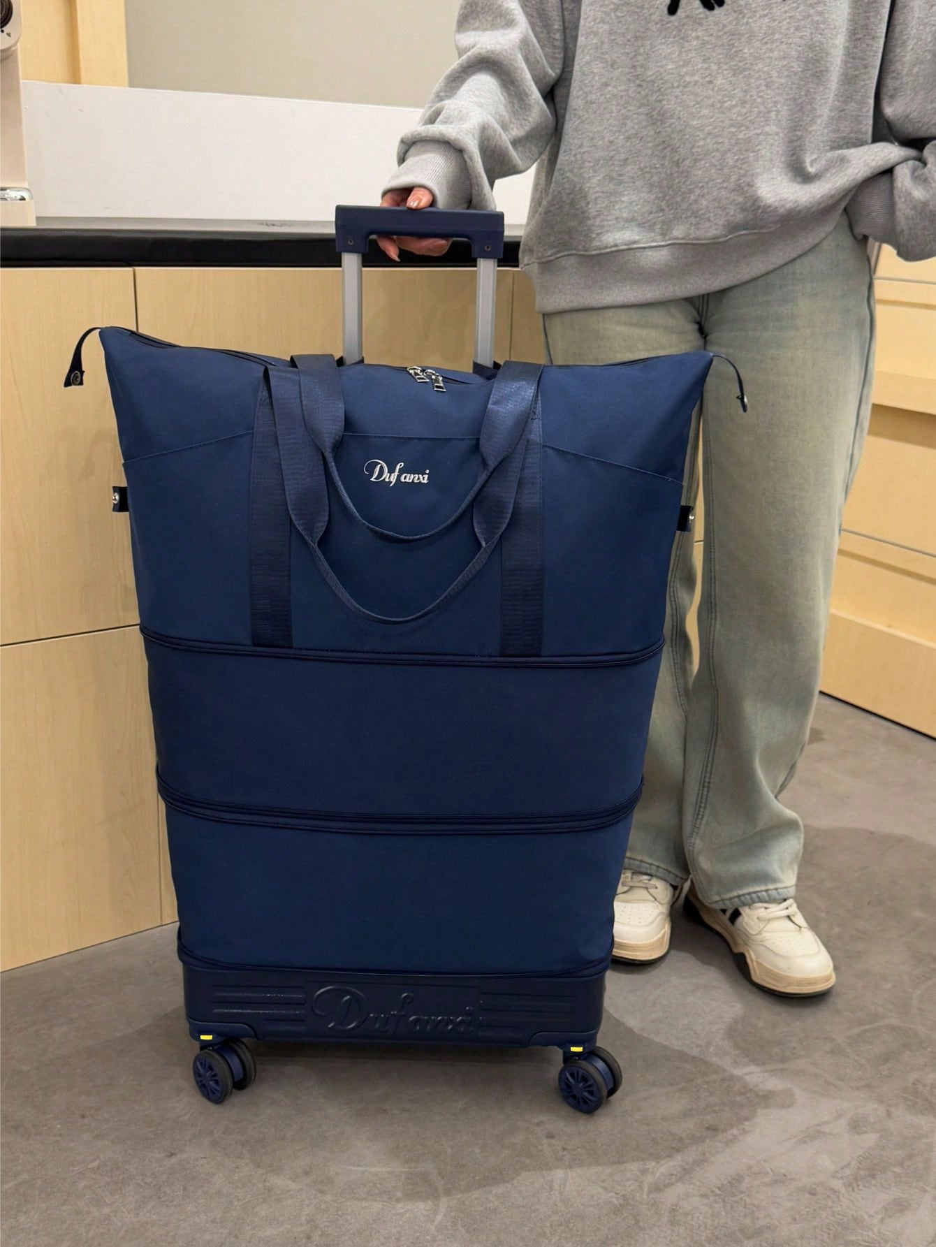 حقيبة سفر قابلة للطي مع عجلات، سعة كبيرة للملابس