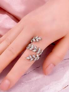 1枚优雅立方氧化锆戒指，适合作为情人节礼物、结婚礼物、订婚礼物、周年纪念礼物或女士派对首饰。 - 銀色 - 查看 4