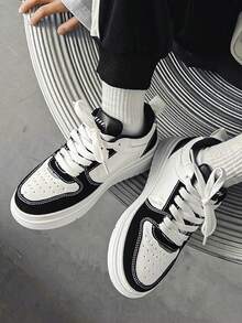 Zapatillas deportivas para niños con suela gruesa y combinación de colores, zapatos planos transpirables para niños y niñas, diseño clásico en blanco y negro con estampado de letras, ideales para el uso diario, ir al colegio, hacer deporte y actividades al aire libre. - Blanco y Negro - Ver 2
