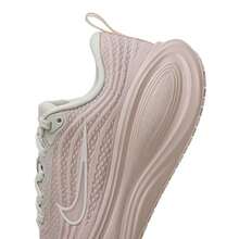 Jordan 女款 NIKE VOMERO PLUS 跑步鞋，轻便休闲运动鞋 HV8154-603 - 卡其色 - 查看 7