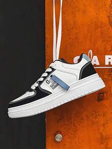 Zapatillas deportivas para niños con suela gruesa y combinación de colores, zapatos planos transpirables para niños y niñas, diseño clásico en blanco y negro con estampado de letras, ideales para el uso diario, ir al colegio, hacer deporte y actividades al aire libre. - Blanco y Negro - Ver 3