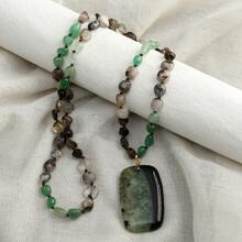 1pc 2025 New Bohemian Style Jewelry, Green & Black Natural Stone Beaded Handmade Knotted Long Necklace/Sweater Chain, Square Black & Green Agate Pendant, Women's Holiday Gift. Natural Stone Handmade, Shape & Color May Vary, Pattern & Color Placement Random