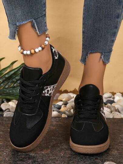 Women's New Casual Sports Shoes, Fashionable Multi-Color Options, Casual Retro Lace-Up, Comfortable Flat Explosive Model, Breathable Versatile