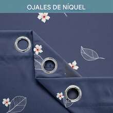 CozyCreatures Perfecto para una cama, este juego de edredón de ocho piezas presenta un vibrante estampado floral y ropa de cama suave y cómoda.Este juego de cama para todo tipo de clima incluye un edredón, una sábana ajustable, dos fundas de almohada, dos fundas de almohada y dos cortinas, lo que lo convierte en un regalo. - Azul y blanco - Ver 8