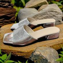 Letnie, eleganckie, modne, seksowne, kwadratowe noski, duże, grube, błyszczące, wsuwane buty, odpowiednie na imprezy i spotkania, uniwersalne, pasujące do każdej stylizacji, niezbędne na zakupy i dojazdy do pracy