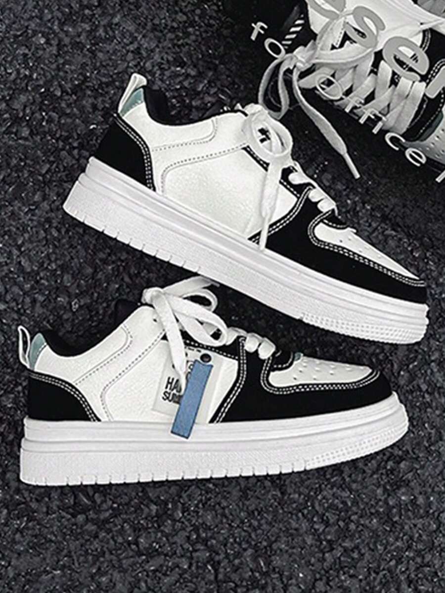 Zapatillas deportivas para niños con suela gruesa y combinación de colores, zapatos planos transpirables para niños y niñas, diseño clásico en blanco y negro con estampado de letras, ideales para el uso diario, ir al colegio, hacer deporte y actividades al aire libre. - Blanco y Negro - Ver 1