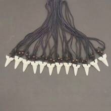 1pc Authentic Style Shark Tooth Necklace - Rustic Wooden Beads And Durable Rope, Meticulously Carved Bone Imitation, Suitable For Men And Women Fashion Accessories