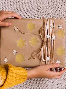 100pcs Transparent Christmas Snowflake Sealing Stickers - Non-Sticky Decoration, Golden Snowflakes For Gift Wrapping, Ornament Decorating, Cards - Roll Of 100 For Holiday Party Decorations, Festive Ornament Accents, Vibrant Festive Decor, Adhesivefree Decor, Card Embellishments, Highquality Finish, Decorative Seals, DIY Decorators Christmas Decorations Home Christmas Gifts Christmas Decor - Multicolor - View 3