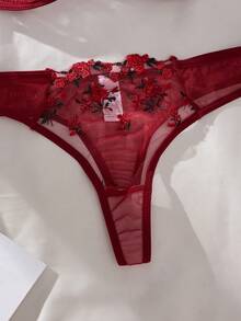 【时尚达人的最爱】蕾丝刺绣花卉内衣套装！精致的花卉图案与柔软的触感相遇，解锁时尚性感的新造型。透明蕾丝和花卉拼布文胸，搭配V字形内裤和丁字裤。 - 酒紅色 - 查看 2