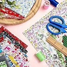 200 piezas de cuadrados de tela con estampados florales y de lunares de 3.9x3.9 pulgadas - Tela de poliéster multicolor para manualidades, adecuada para costura DIY, bordado, scrapbooking - Patrones surtidos (cuadros, rayas, paisley) - Lavar a mano solamente, suministros de costura - por defecto - Ver 10