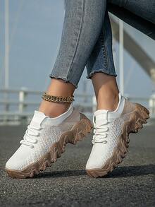 ​Women's Glacier White & Sand Wave-Platform Sneakers - Raw Edge Denim & 24K Ruin Gold Chain For Brooklyn Bridge Night Stride, - 白卡 - 查看 2