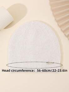 1 件纯色金属装饰花卉图案休闲羊毛混纺柔软针织帽，复古厚实质地，柔软蓬松，适合送礼和日常穿着，秋冬