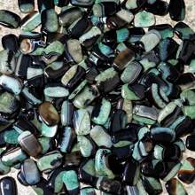 1pc 2025 New Bohemian Style Jewelry, Green & Black Natural Stone Beaded Handmade Knotted Long Necklace/Sweater Chain, Square Black & Green Agate Pendant, Women's Holiday Gift. Natural Stone Handmade, Shape & Color May Vary, Pattern & Color Placement Random