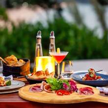 لوح بيتزا من البامبو، لوح بيتزا عالي الجودة مع مقبض، لوح خدمة بيتزا طبيعي، لوح تقطيع خشبي للبيتزا المنزلية، تقطيع الفاكهة والخضروات والخبز والجبن، لوح خدمة، اكسسوارات المطبخ