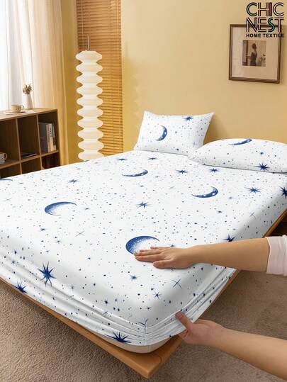 1pc Fashionable White Star & Moon Pattern Bed Skirt, Mattress Protector, Valentine's Heart Mattress Cover, Soft & Breathable, Fits Twin, Full, Queen, King Size Beds, Deep Pocket Design Up To 11.8 Inches, Wrinkle-Resistant, Improves Sleep Quality, Machine Washable. Essential For Dorm Back To School Season.