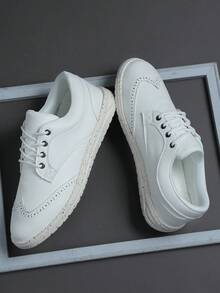 加大码男士布洛克风格休闲运动鞋，系带软底平底舒适学院运动鞋，男士轻便低帮日常鞋 - 白色 - 查看 1