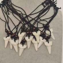 1pc Authentic Style Shark Tooth Necklace - Rustic Wooden Beads And Durable Rope, Meticulously Carved Bone Imitation, Suitable For Men And Women Fashion Accessories