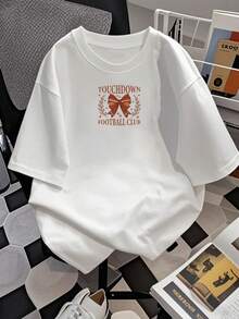 Camiseta gráfica del club de fútbol femenino: una camiseta de manga corta elegante y cómoda con un estampado único, perfecta para el día del partido o para uso casual. ¡Un top de moda imprescindible! Talla extragrande. - Blanco - Ver 1