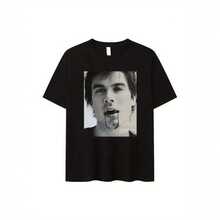 Damon Salvatore Vampire Diaries TV Show Inspired T-Shirt - Gothic Vampire Face Graphic With Damon Salvatore Portrait, Heavy-Duty Print, Oversized Unisex Fit (S-3XL), 100% Cotton Vampire Costume Or Casual Wardrobe Tee For TVD Fans, Fan Merchandise, Street Style Shirt, Durable Print Shirt - 黑色 - 查看 1