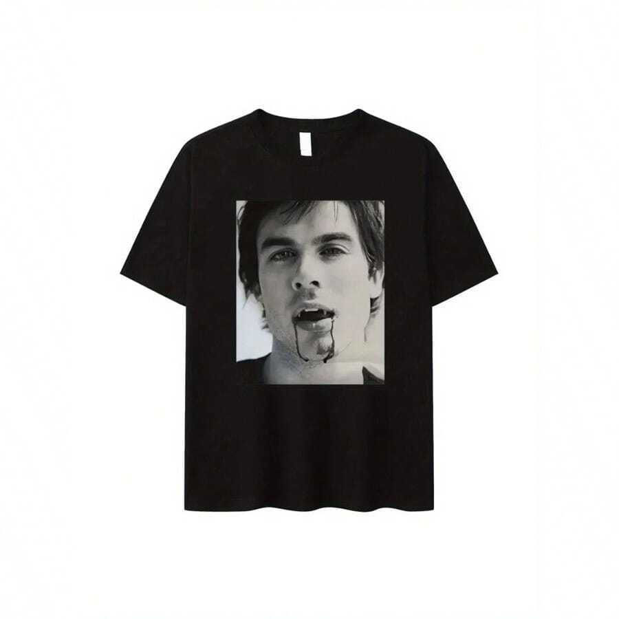 Damon Salvatore Vampire Diaries TV Show Inspired T-Shirt - Gothic Vampire Face Graphic With Damon Salvatore Portrait, Heavy-Duty Print, Oversized Unisex Fit (S-3XL), 100% Cotton Vampire Costume Or Casual Wardrobe Tee For TVD Fans, Fan Merchandise, Street Style Shirt, Durable Print Shirt - 黑色 - 查看 1
