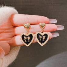 1 đôi bông tai hình hoa cúc nhỏ và trái tim kiểu Pháp cá nhân hóa, phụ kiện thiết kế độc đáo với hương vị thời trang, sang trọng, tinh tế và ngọt ngào, thích hợp để phụ nữ đeo hàng ngày vào ngày lễ tình nhân, ngày của mẹ, ngày của mẹ, quà tặng - yêu - Xem 8