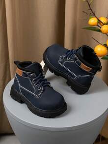 Sepatu bot ankle keren untuk anak laki-laki dengan kombinasi warna biru tua, resleting samping, dan desain bertali, cocok untuk dipakai di luar ruangan dan pakaian musim gugur/musim dingin. - Navy Blue - View 3