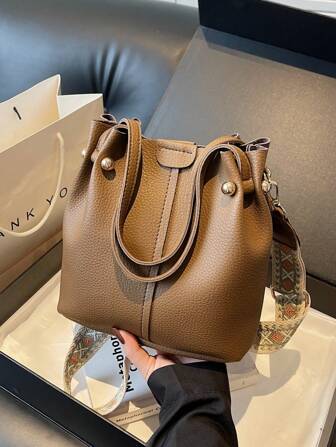 新款时尚小众时尚休闲百搭水桶包，复古经典高品质宽肩带女士单肩包，斜挎包适合工作、约会、购物、日常使用