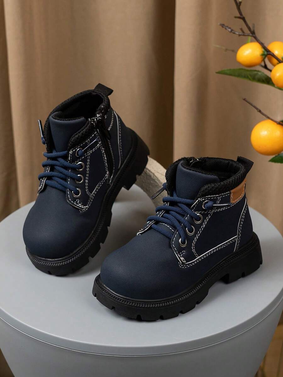 Sepatu bot ankle keren untuk anak laki-laki dengan kombinasi warna biru tua, resleting samping, dan desain bertali, cocok untuk dipakai di luar ruangan dan pakaian musim gugur/musim dingin. - Navy Blue - View 1