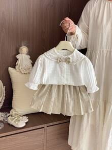 Set de 2 piezas Estilo francés dulce y preppy para niñas, blusa con cuello con volantes y lazo + falda plisada con estampado floral, corte holgado (talla arriba una)