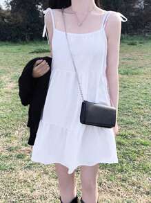 2025 夏季法式复古层叠荷叶边下摆休闲宽松 A 字形吊带连衣裙，女士时尚套装