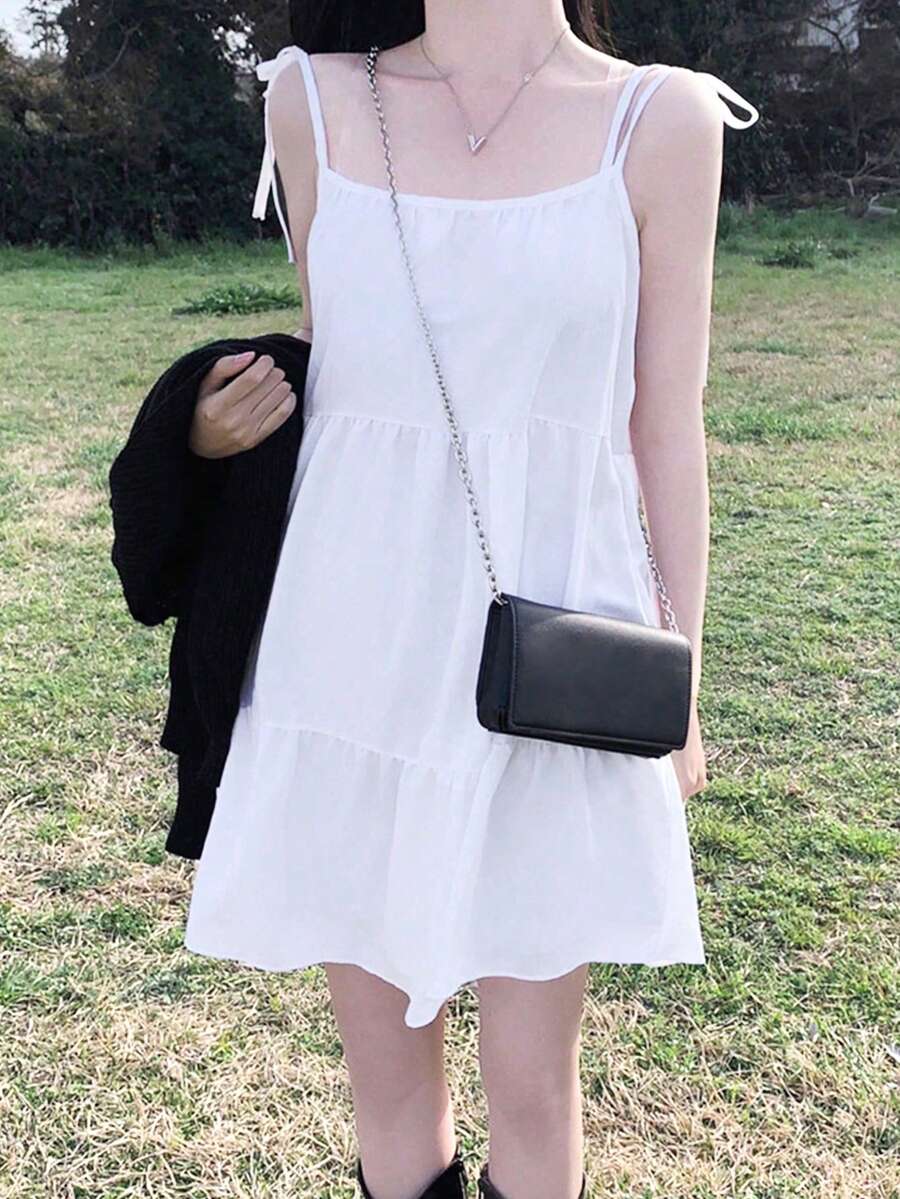 2025 夏季法式复古层叠荷叶边下摆休闲宽松 A 字形吊带连衣裙，女士时尚套装