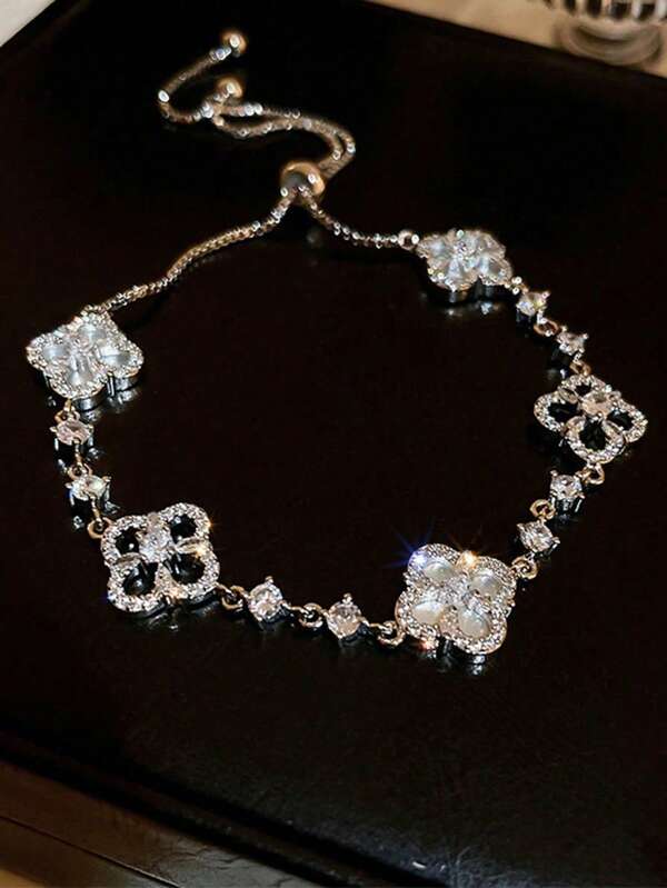 1pc Fashionable Zirconia 4-Petal Flower Bracelet, Adjustable For Women, Lightweight Luxurious Elegant Style Accessory, Suitable For Women's Party, Date, Vacation, Special Gift For Her